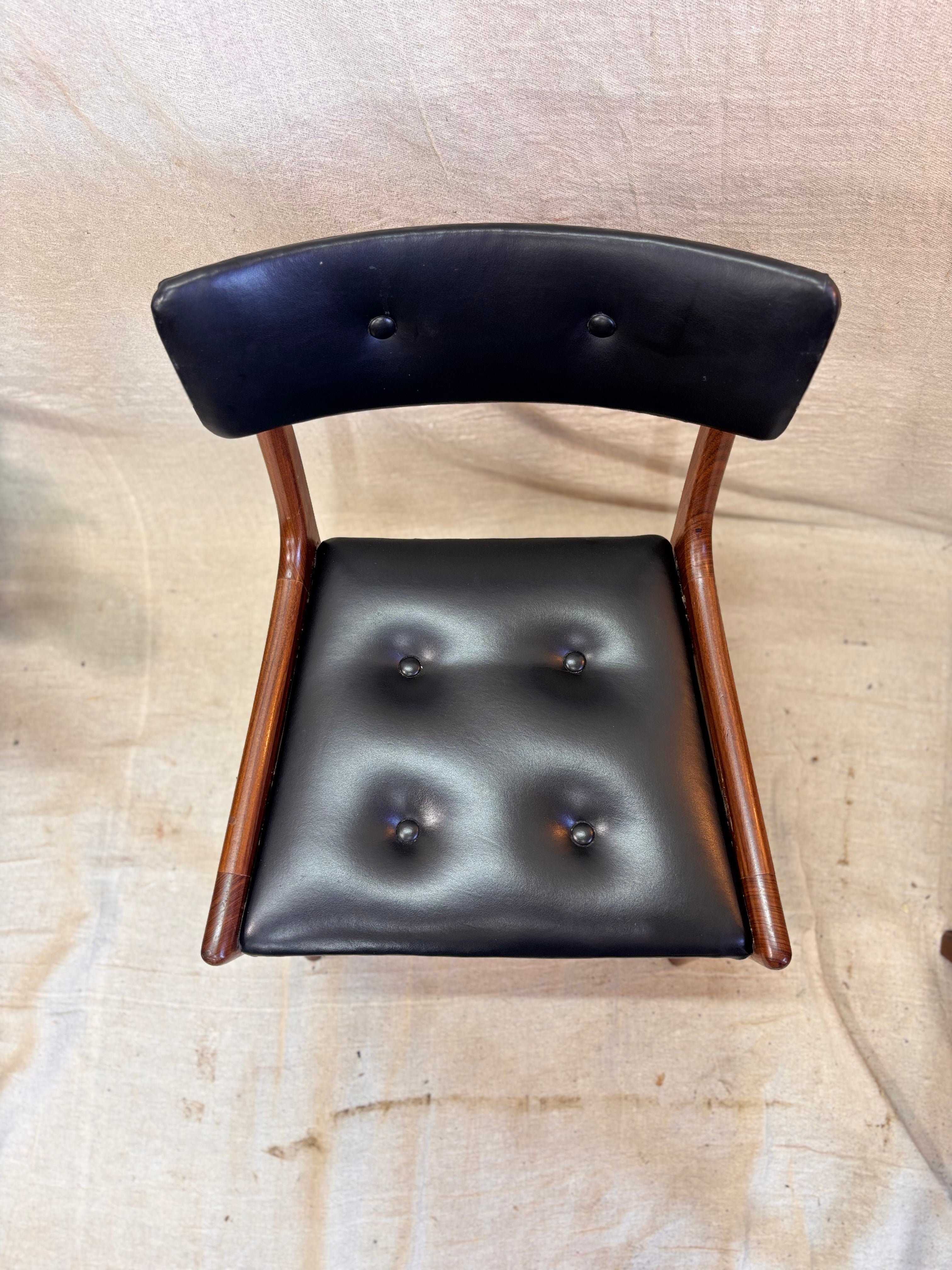 G Plan teak dining suite complete with an oval table and 6 sculptural chairs