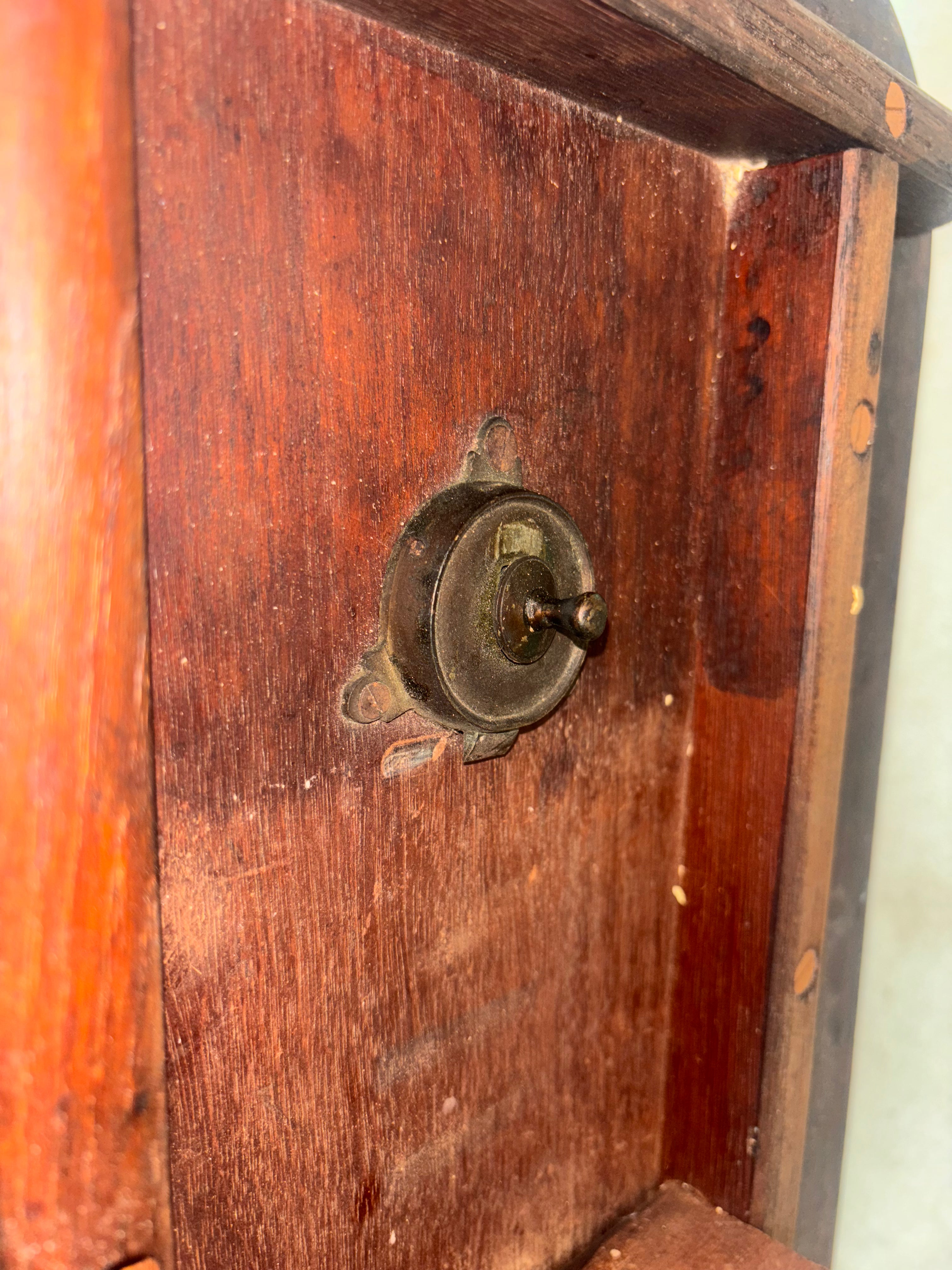 Underside of wine flip top table